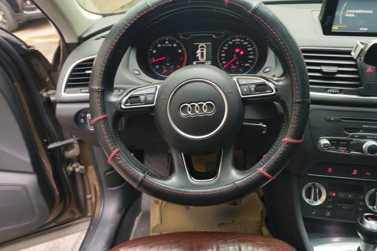 奥迪Q3 2015款 35 TFSI 进取型中控内饰13