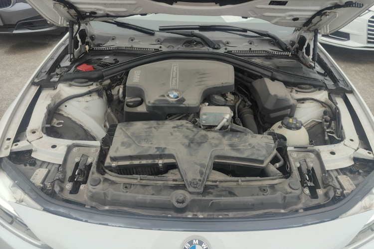 宝马3系 2016款 320i 时尚型机舱底盘24