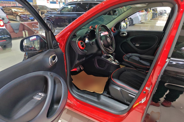 smart forfour 2016款 1.0L 52千瓦激情版中控内饰7003