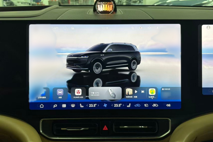 鸿蒙智行 问界M9 2024款 增程 Ultra版 52kWh 5座版中控内饰7006