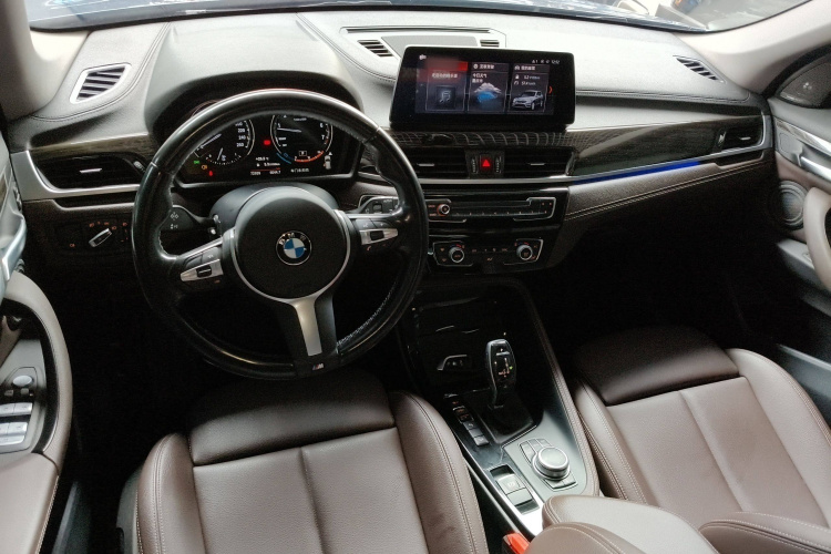 宝马X1 2022款 改款 xDrive25Li 尊享型中控内饰7002