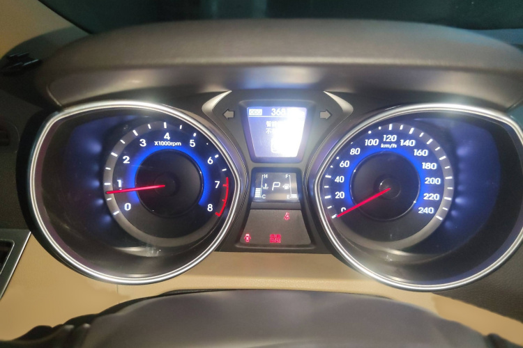 现代 朗动 2012款 1.6L 自动领先型局部细节14