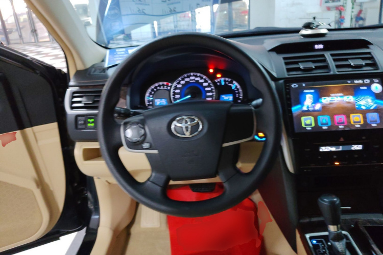 丰田 凯美瑞 2016款 2.0E 十周年纪念精英版中控内饰13