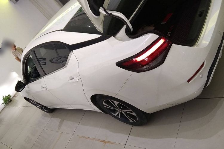 日产 轩逸 2021款 1.6L XL CVT悦享版车身外观4