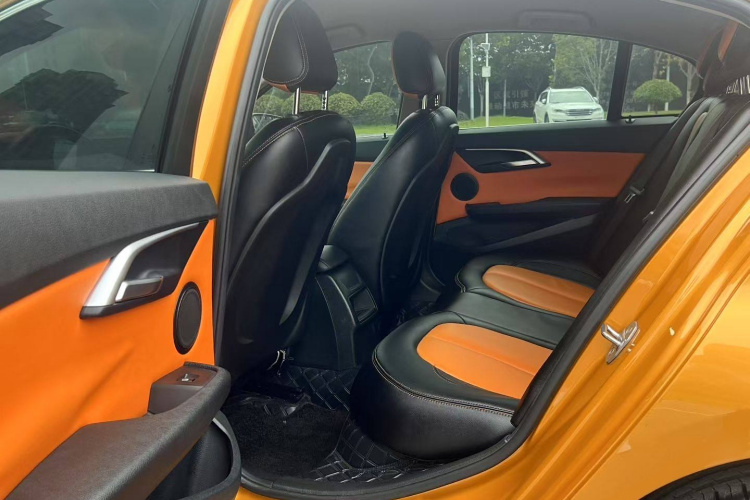 宝马1系 2017款 118i 时尚型中控内饰7003