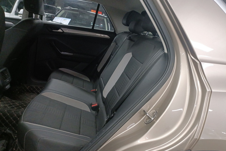 大众 T-ROC探歌 2020款 280TSI DSG两驱精英型中控内饰7004