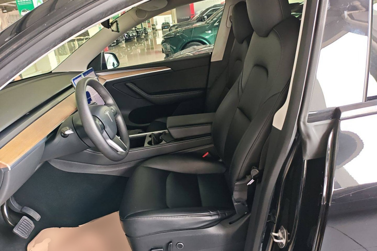 特斯拉 Model Y 2022款 后轮驱动版中控内饰19