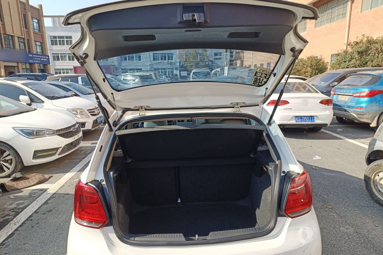 大众 Polo 2013款 1.6L 手动舒适版机舱底盘23