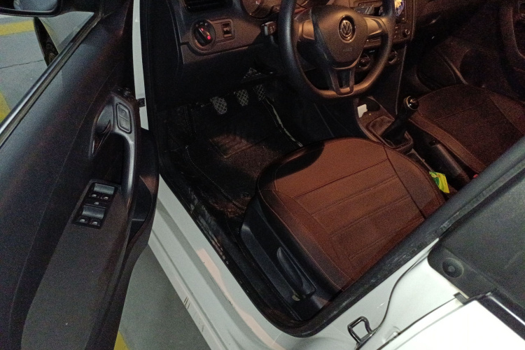 大众 Polo 2016款 1.4L 手动风尚型中控内饰7003