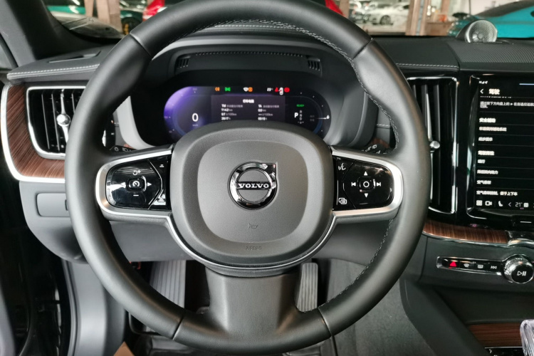 沃尔沃XC60新能源 2025款 插电式混动 长续航四驱智雅豪华版中控内饰13