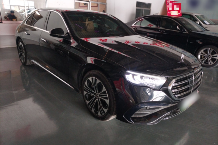 奔驰E级新能源 2024款 E 350 e L 插电式混合动力运动轿车车身外观3