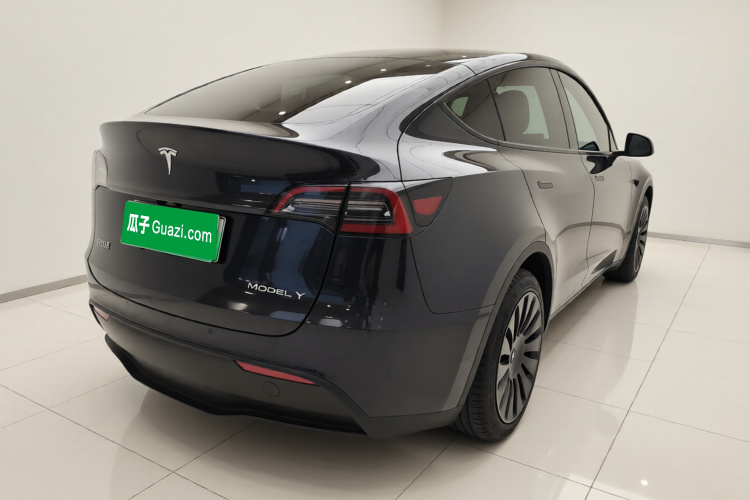 特斯拉 Model Y 2024款 后轮驱动版车身外观7