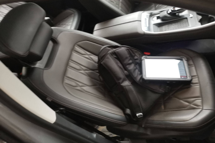 福特 2025款 锐界L 2.0T EcoBoost E混动四驱七座至尊型局部细节41