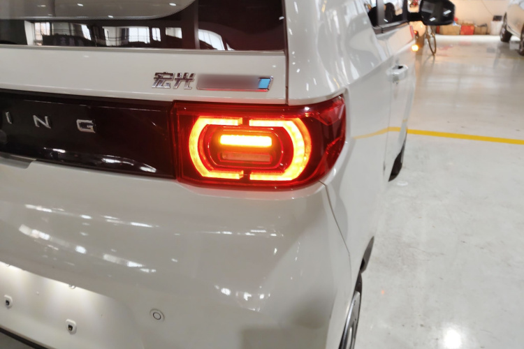 五菱汽车 宏光MINIEV 2022款 马卡龙臻享款 磷酸铁锂车身外观9