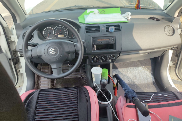 铃木 雨燕 2014款 1.3L 手动标准型中控内饰7002