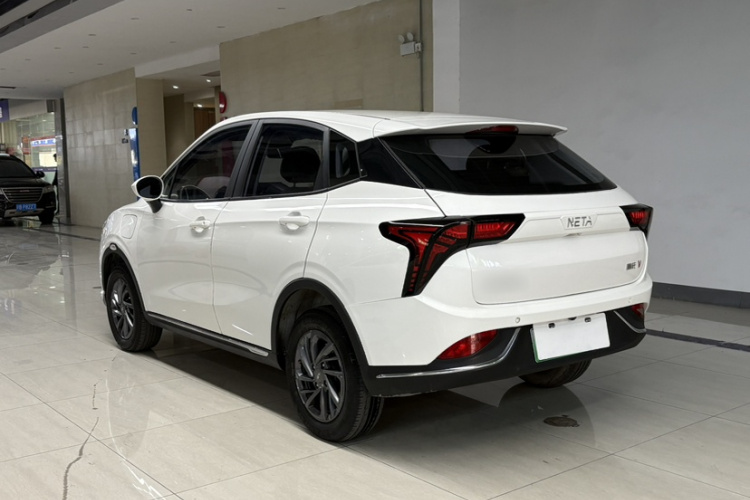 哪吒汽车 哪吒V 2022款 潮 300 Lite 磷酸铁锂车身外观6011