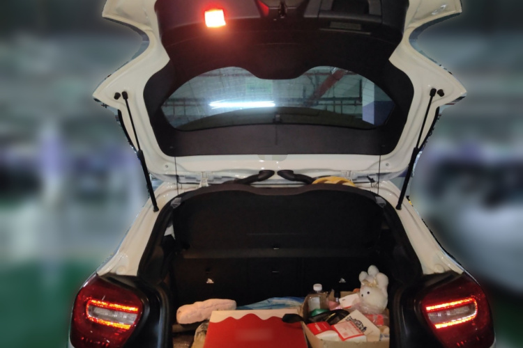 奔驰A级(进口) 2015款 A 200 时尚型中控内饰23