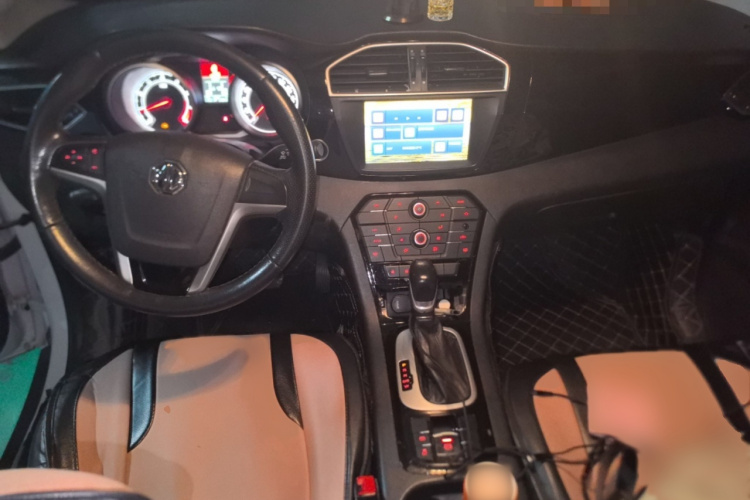 名爵 锐腾 2016款 1.5TGI TST豪华版中控内饰7002