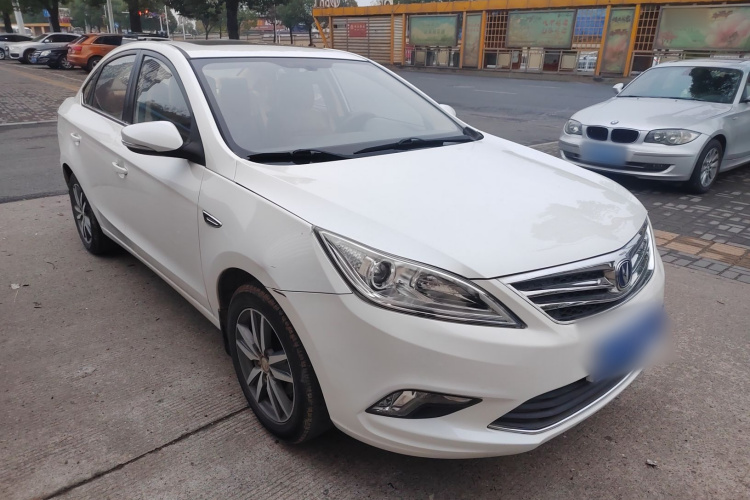 长安 逸动 2015款 1.6L 手动豪华型 国V车身外观3