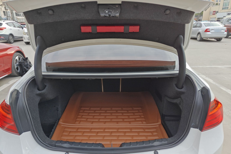 宝马3系 2015款 320Li 超悦版时尚型机舱底盘23