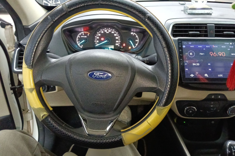 福特 福睿斯 2015款 1.5L 手动舒适型中控内饰13