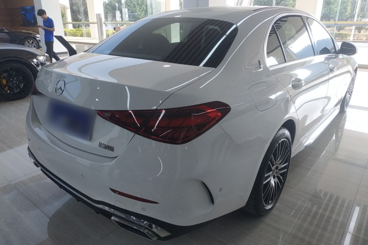 奔驰C级 2023款 改款 C 200 L 运动版车身外观7