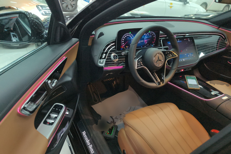 奔驰E级 2025款 改款 E 260 L中控内饰7003