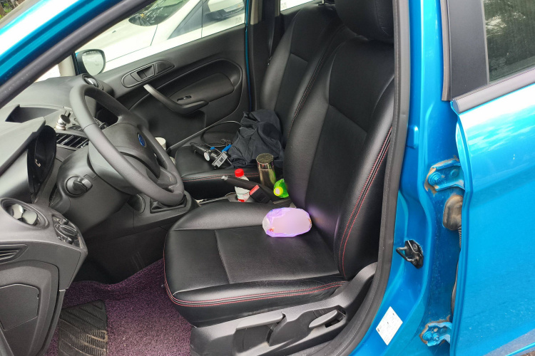 福特 嘉年华 2013款 三厢 1.5L 手动风尚型局部细节19