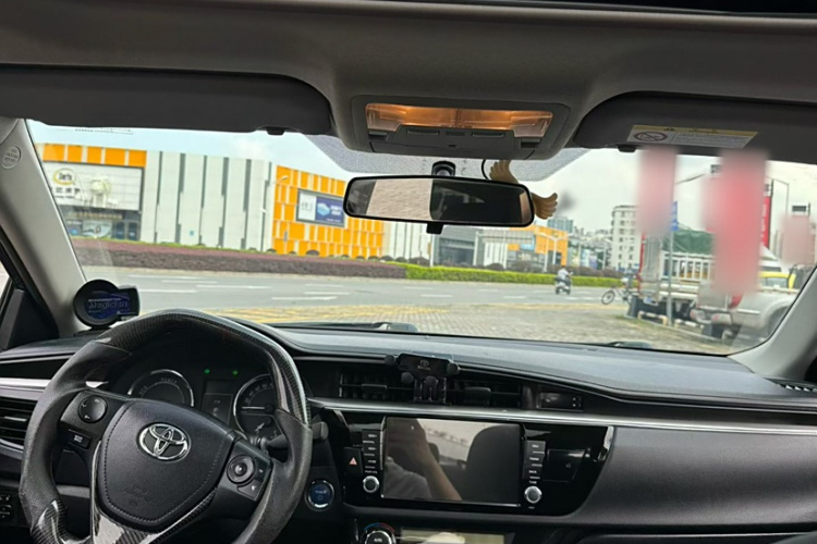 丰田 雷凌 2016款 双擎 1.8H GS E-CVT精英天窗版中控内饰7003