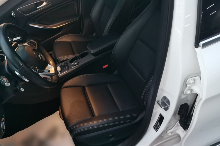 奔驰GLA 2019款 GLA 200 动感型局部细节19