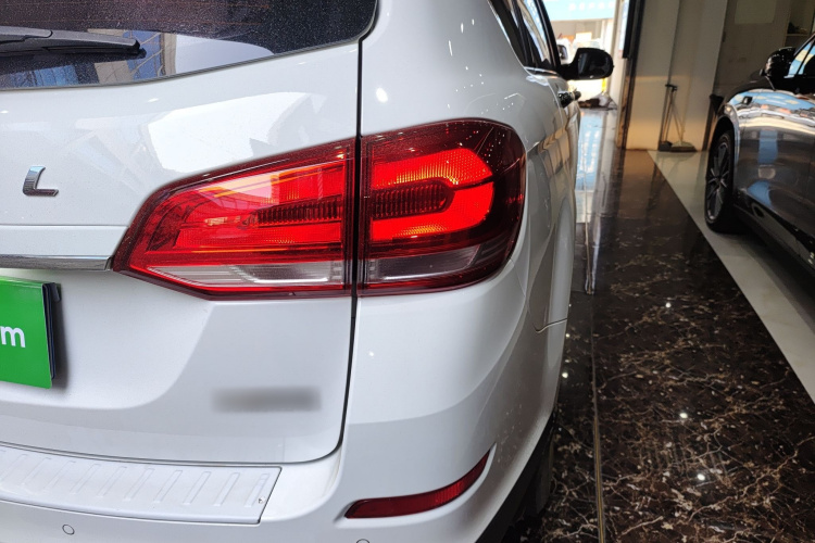 哈弗H6 2018款 蓝标 运动版 1.5T 自动两驱精英型车身外观9