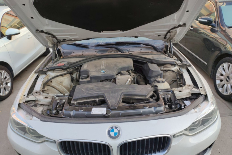 宝马3系 2016款 320Li 进取型机舱底盘24