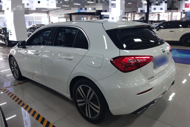 奔驰A级(进口) 2020款 A 180车身外观4