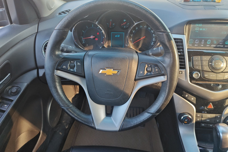 雪佛兰 科鲁兹 2013款 1.8L SX AT中控内饰13