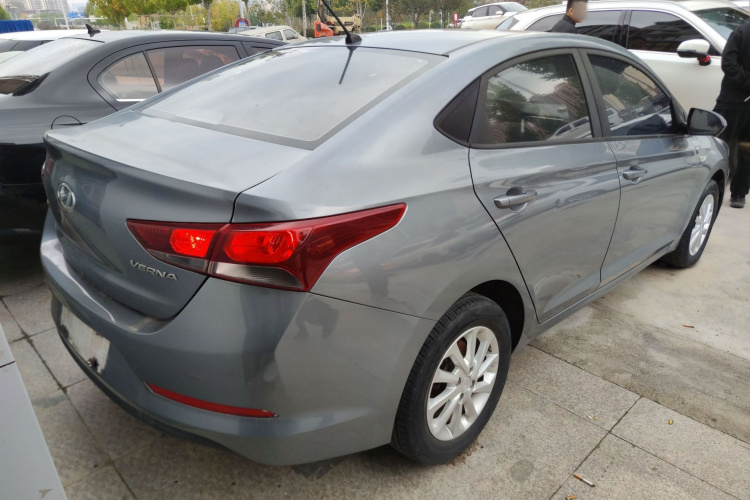 现代 悦纳 2016款 1.4L 自动炫酷版GLS车身外观6005