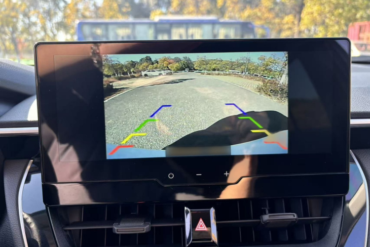 丰田 锋兰达 2024款 2.0L CVT精英plus版中控内饰7012