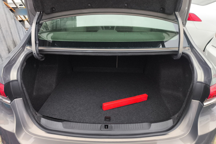 别克 英朗 2018款 15T 双离合精英型 国V机舱底盘23