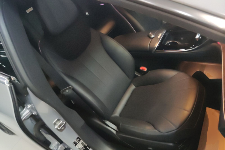 奔驰EQE 2022款 350 先锋版局部细节41