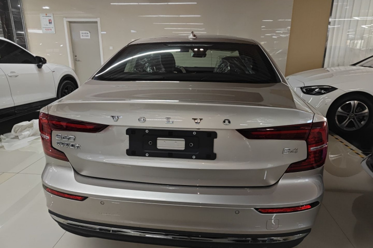 沃尔沃S60 2026款 B4 智逸豪华版车身外观6