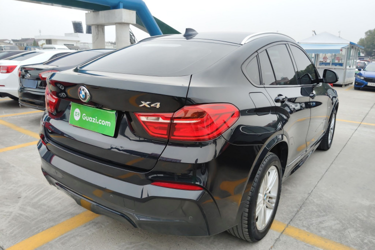 宝马X4 2016款 xDrive20i M运动型车身外观7
