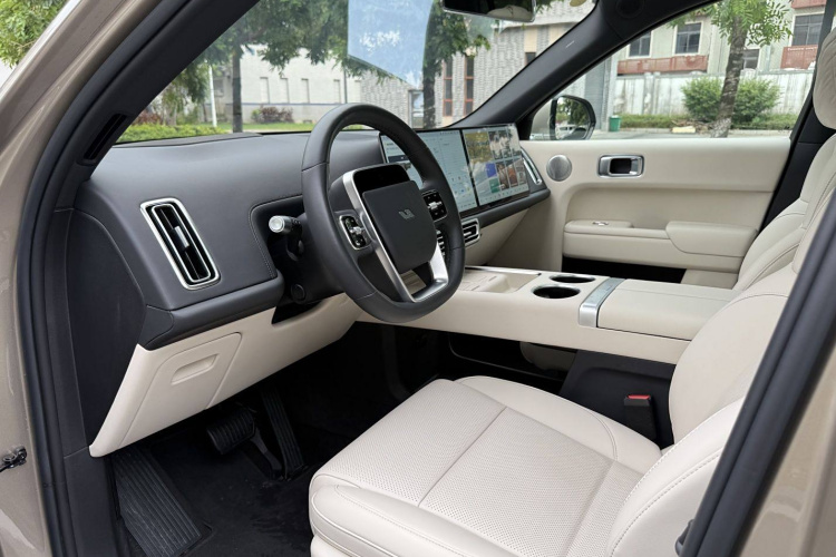 理想汽车 理想L9 2024款 Ultra中控内饰7005