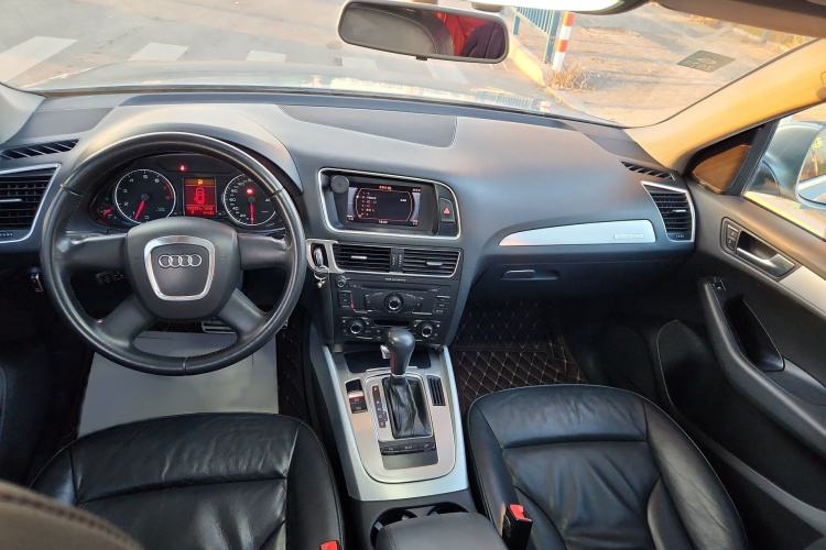 奥迪Q5 2011款 2.0TFSI 技术型中控内饰7003