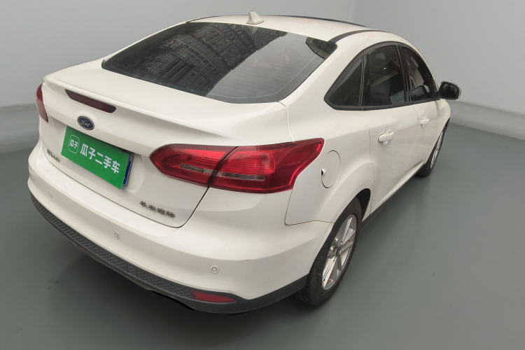 福特 福克斯 2017款 三厢 1.6L 手动风尚型智行版车身外观7