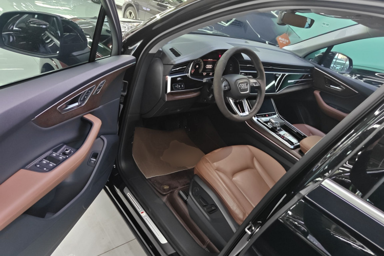 奥迪Q7 2023款 55 TFSI quattro S line运动型中控内饰20