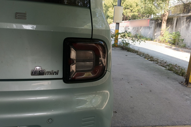 吉利银河 2023款 熊猫mini 120km 萌萌熊车身外观9