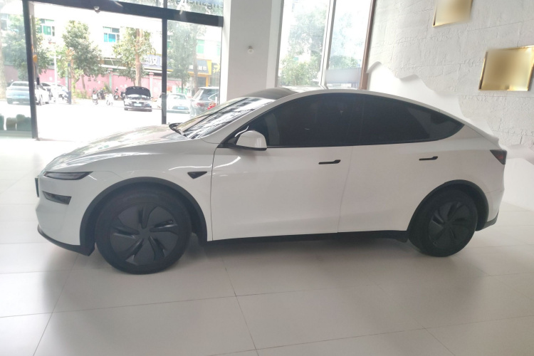 特斯拉 Model Y 2025款 长续航全轮驱动版车身外观6003