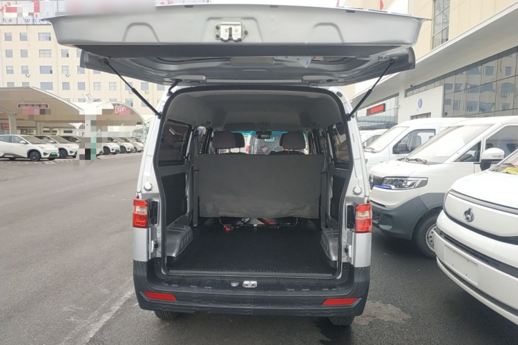 金杯 小海狮X30 2023款 1.5L 超享型客车5/6/7座无空调版SWC15M机舱底盘23