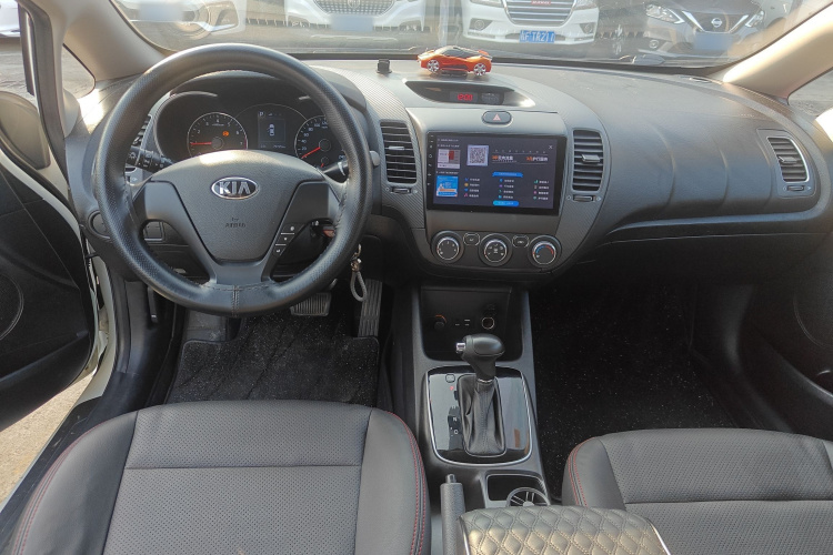 起亚K3 2017款  1.6L 自动15周年特别版GLS中控内饰12