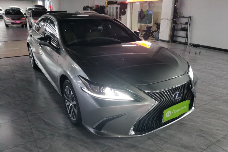 雷克萨斯ES 2020款 300h 卓越版车身外观3