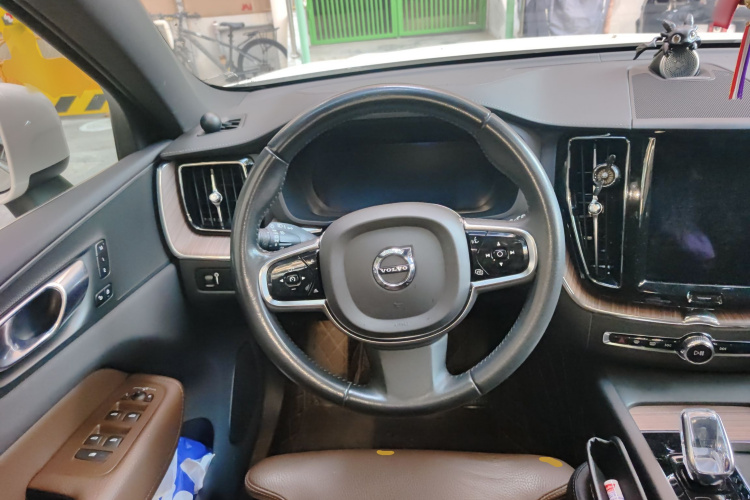 沃尔沃XC60 2022款 B5 四驱智逸豪华版中控内饰13